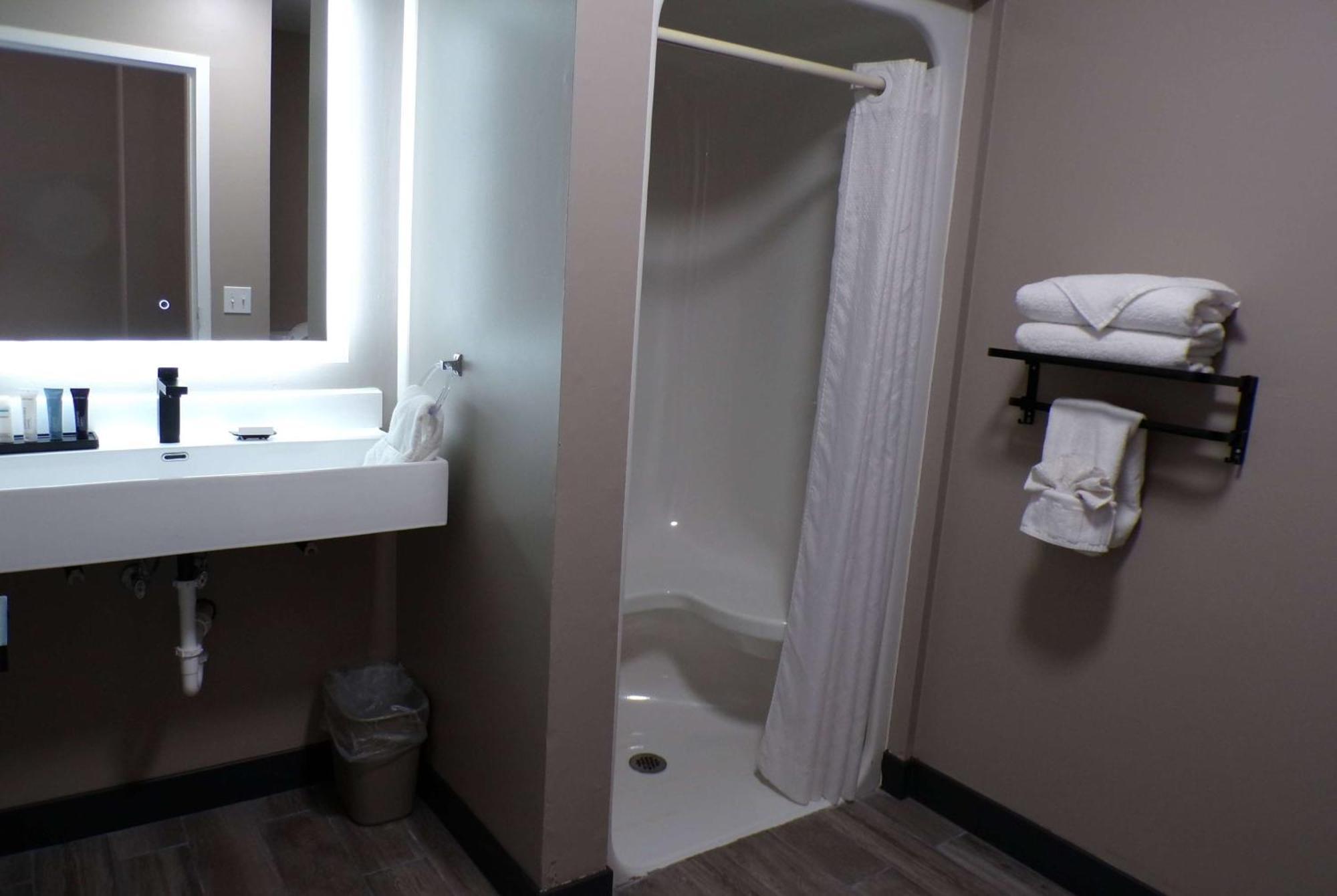 Luxor Inn & Suites, A Travelodge By Wyndham Elkins Luaran gambar